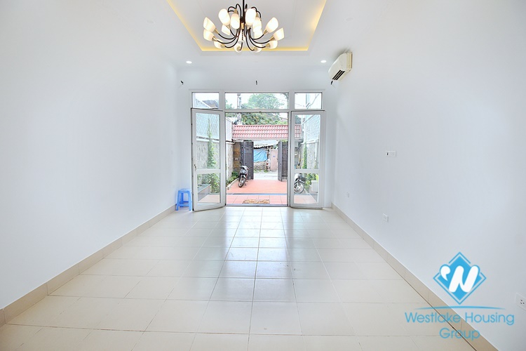 Unfurnished four bedrooms house for rent in Dang Thai Mai st, Tay Ho area