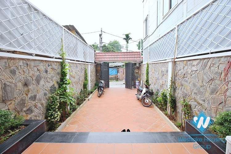 Unfurnished four bedrooms house for rent in Dang Thai Mai st, Tay Ho area