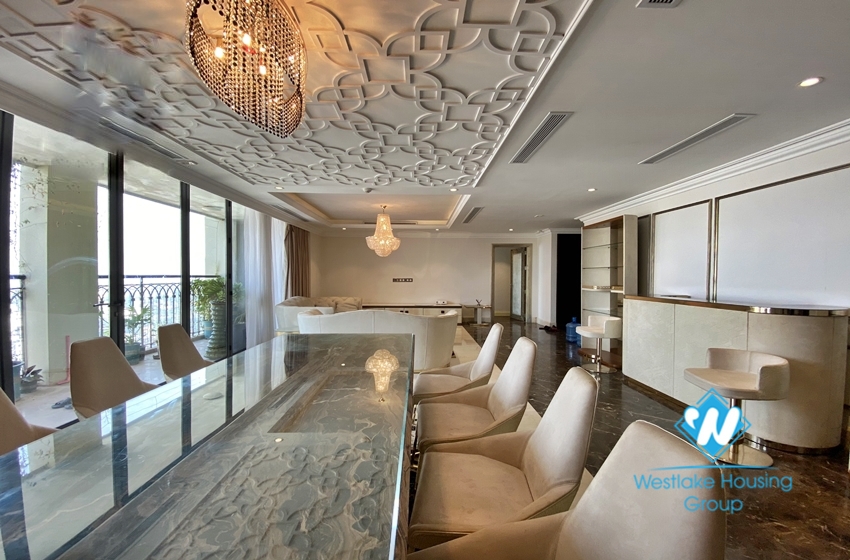 Modern and luxurious 3 bedroom apartment for rent in Hoang Thanh Tower.