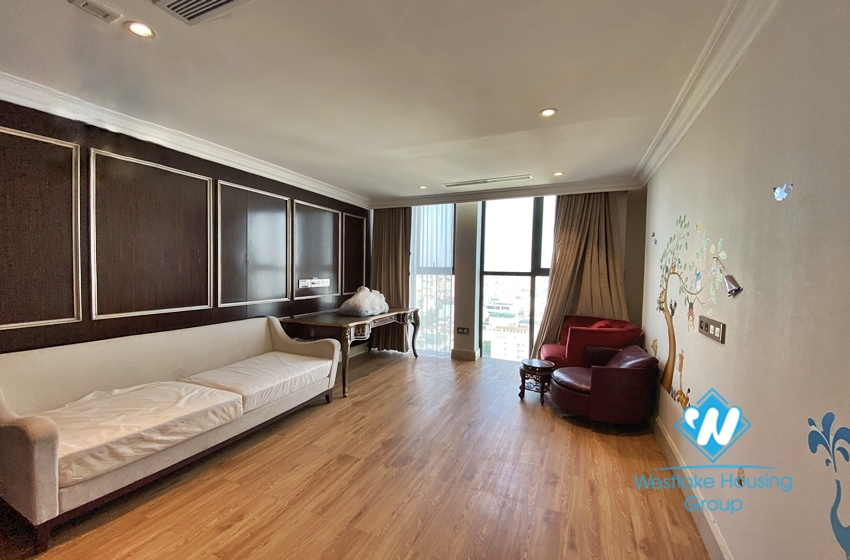 Modern and luxurious 3 bedroom apartment for rent in Hoang Thanh Tower.