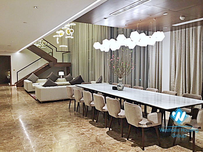 Luxury 4 bedroom apartment for rent in Dang thai mai, Tay ho