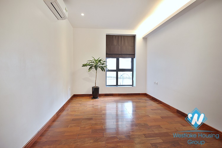 A spacious 03 bedrooms apartment for rent in Tu Hoa st, Tay Ho