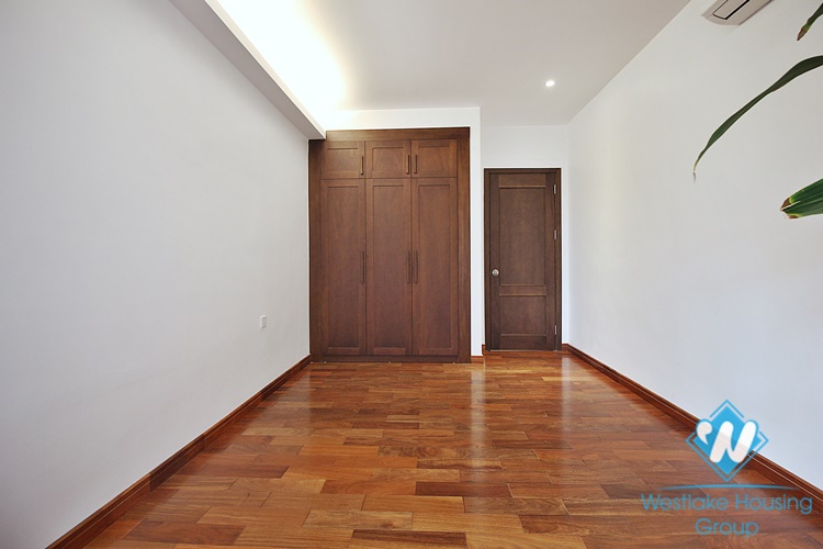 A spacious 03 bedrooms apartment for rent in Tu Hoa st, Tay Ho