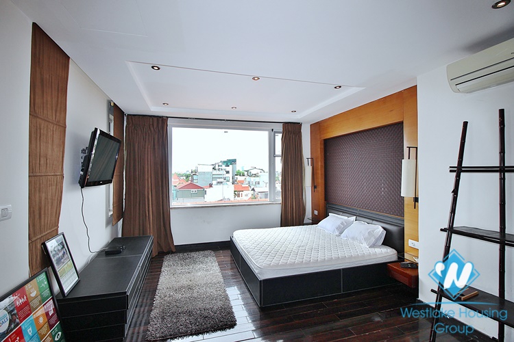 Lake view 1 bedroom apartment with huge balcony for rent in Quang An, Tay Ho
