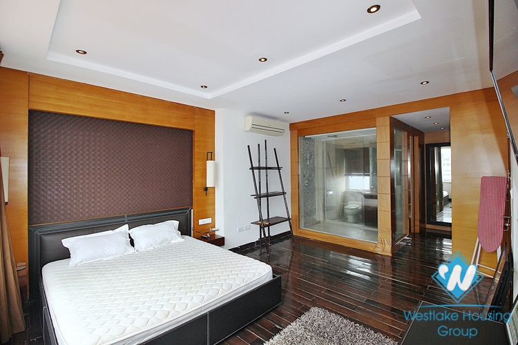 Lake view 1 bedroom apartment with huge balcony for rent in Quang An, Tay Ho