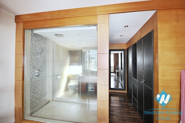 Lake view 1 bedroom apartment with huge balcony for rent in Quang An, Tay Ho