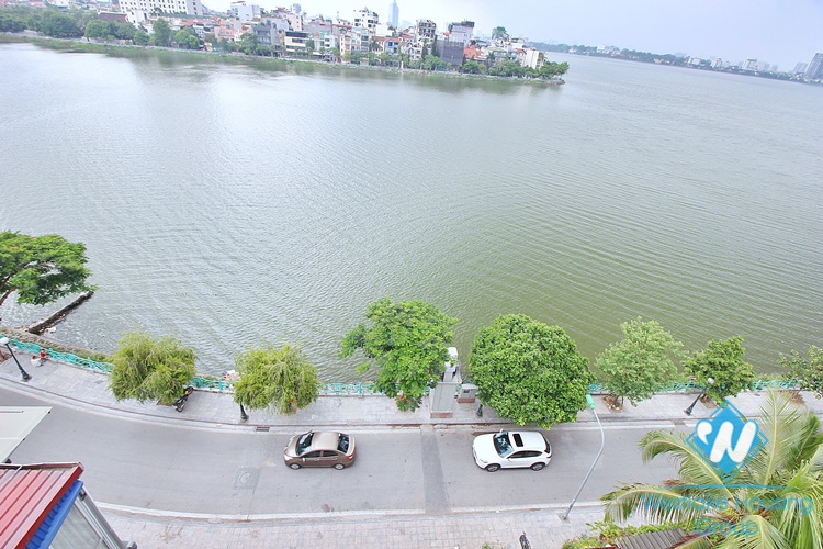 Lake view 1 bedroom apartment with huge balcony for rent in Quang An, Tay Ho