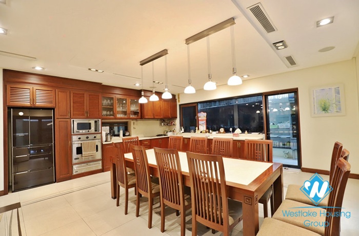 A stunning 4 bedroom villa for rent in Tay ho, Hanoi