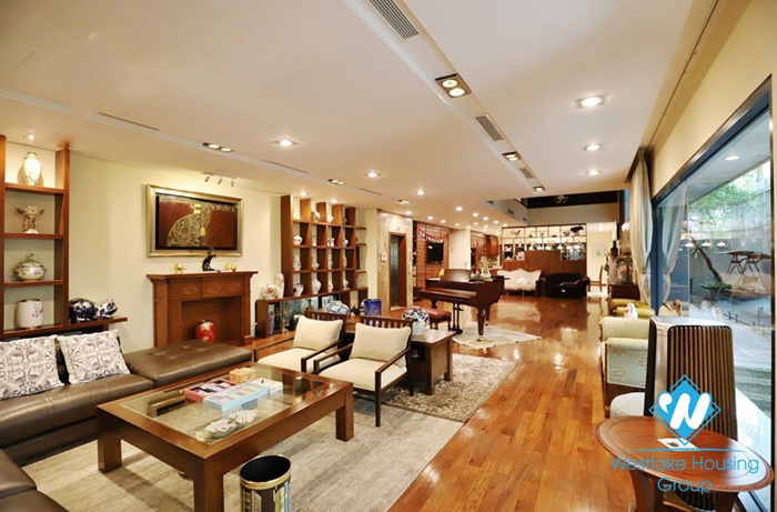 A stunning 4 bedroom villa for rent in Tay ho, Hanoi