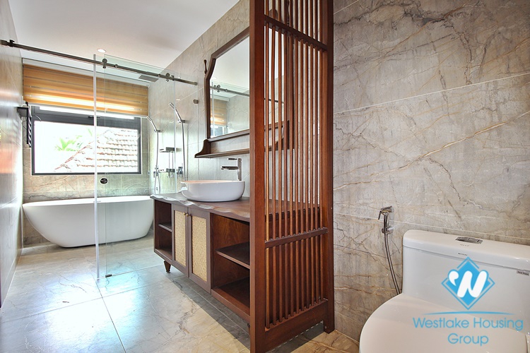 Lake view, new three bedrooms apartment for lease in Tu Hoa st, Tay Ho
