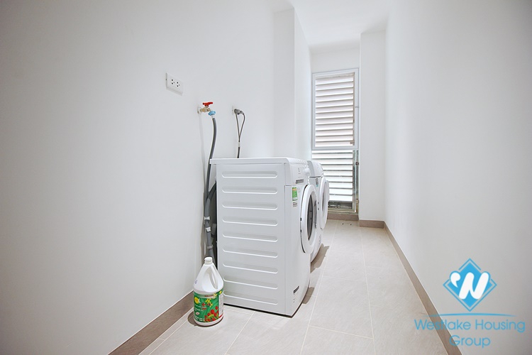 Lake view, new three bedrooms apartment for lease in Tu Hoa st, Tay Ho
