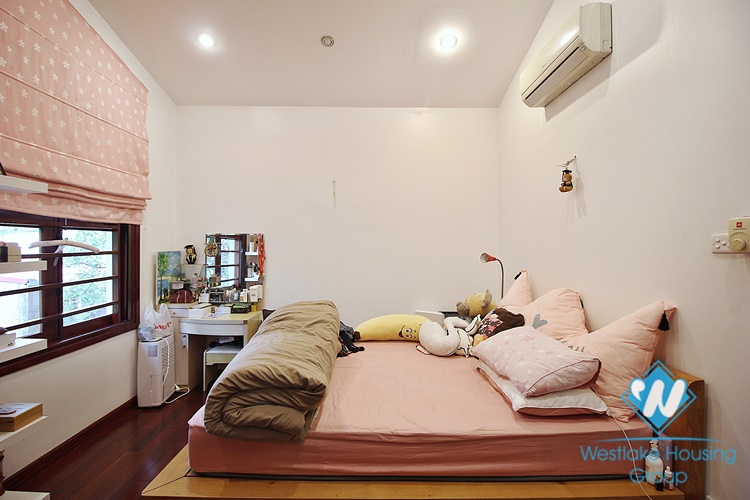 Green house with huge garden for rent in Tay Ho, Ha Noi