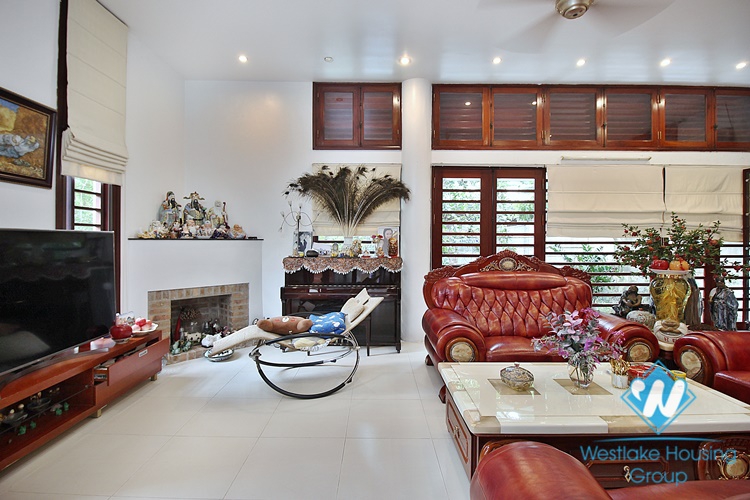 Green house with huge garden for rent in Tay Ho, Ha Noi