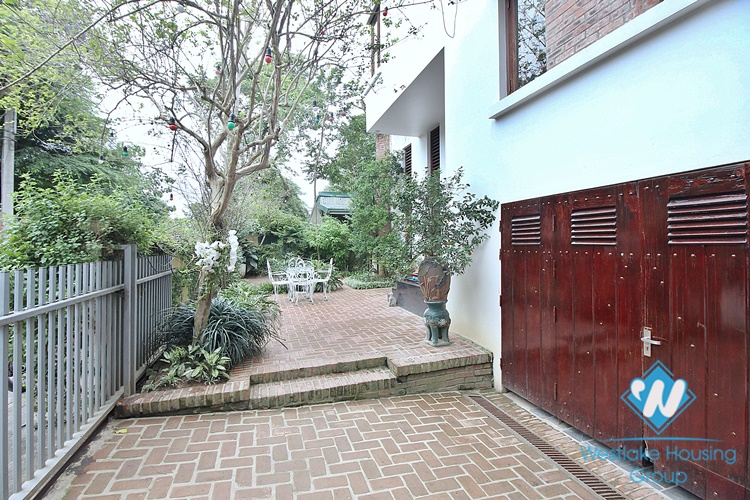 Green house with huge garden for rent in Tay Ho, Ha Noi