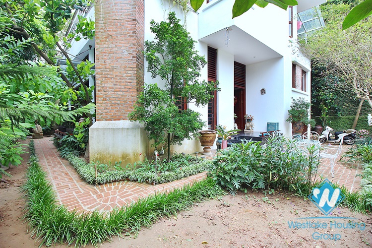 Green house with huge garden for rent in Tay Ho, Ha Noi