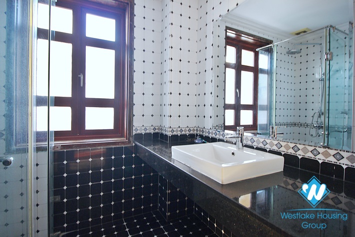 Cosy house with 4 bedrooms and 2 bathrooms and view to the lake for rent in Tay Ho, Hanoi