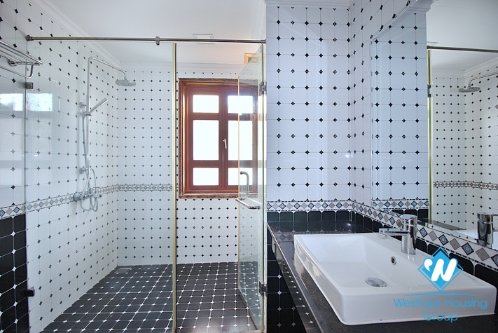 Cosy house with 4 bedrooms and 2 bathrooms and view to the lake for rent in Tay Ho, Hanoi