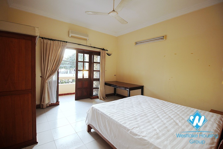 Cosy house with 4 bedrooms and 2 bathrooms and view to the lake for rent in Tay Ho, Hanoi