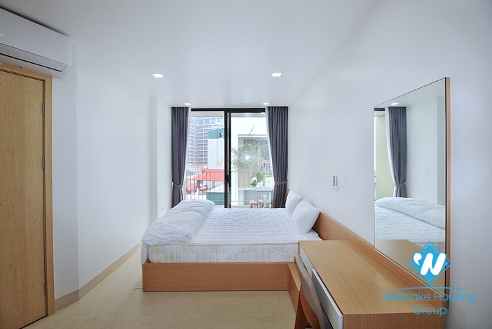 Bright and nice studio apartment for rent in Xuan Dieu st, Tay Ho District