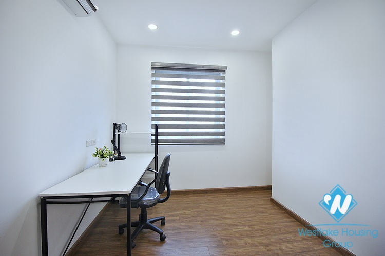 A pretty three bedrooms apartment for rent in Xuan Dieu st, Tay Ho