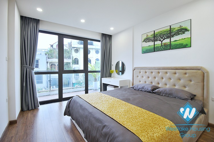A pretty three bedrooms apartment for rent in Xuan Dieu st, Tay Ho