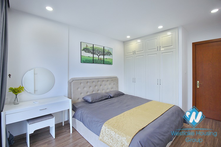 A pretty three bedrooms apartment for rent in Xuan Dieu st, Tay Ho