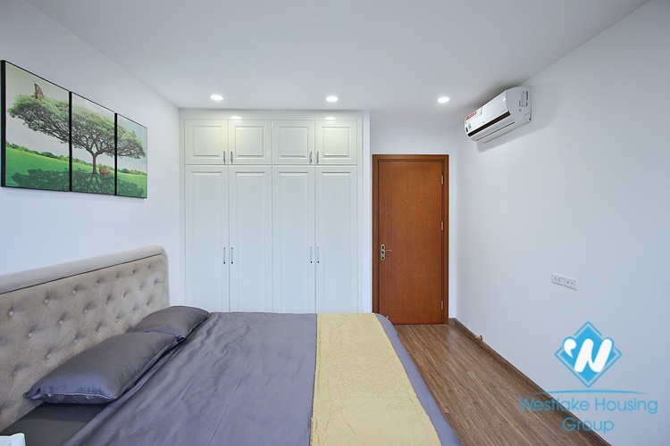 A pretty three bedrooms apartment for rent in Xuan Dieu st, Tay Ho