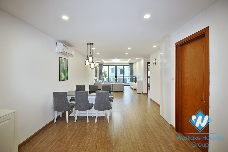 A pretty three bedrooms apartment for rent in Xuan Dieu st, Tay Ho