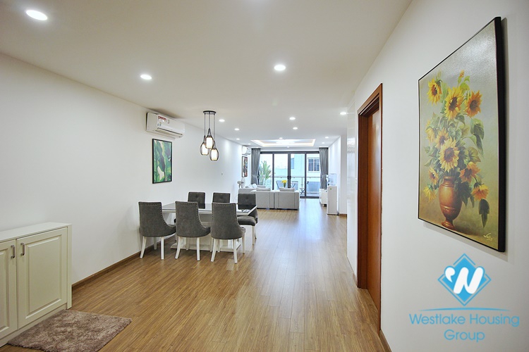 A pretty three bedrooms apartment for rent in Xuan Dieu st, Tay Ho