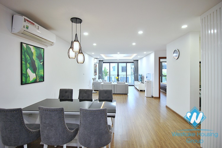 A pretty three bedrooms apartment for rent in Xuan Dieu st, Tay Ho