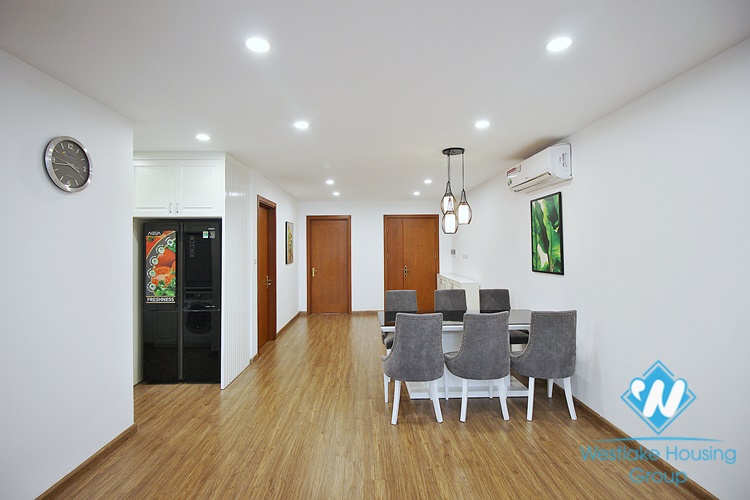 A pretty three bedrooms apartment for rent in Xuan Dieu st, Tay Ho