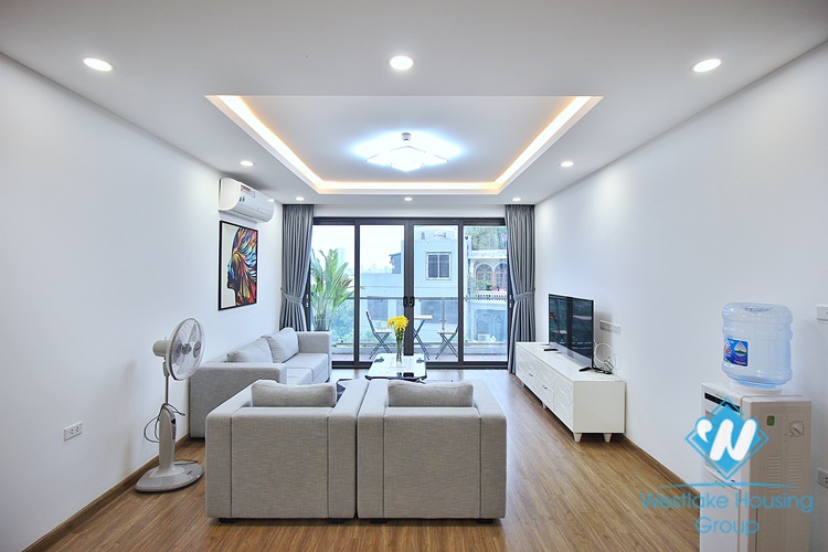 A pretty three bedrooms apartment for rent in Xuan Dieu st, Tay Ho
