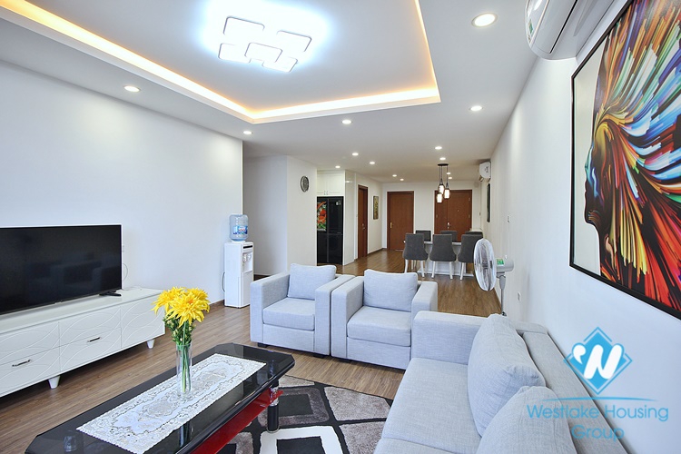 A pretty three bedrooms apartment for rent in Xuan Dieu st, Tay Ho