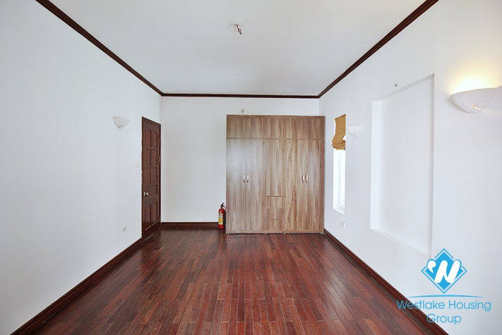 Beautiful garden house for rent in Au Co street, Tay Ho District, Ha Noi