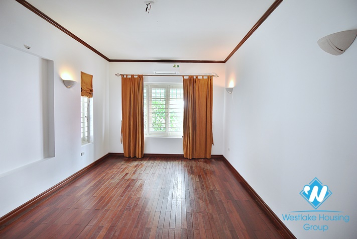 Beautiful garden house for rent in Au Co street, Tay Ho District, Ha Noi