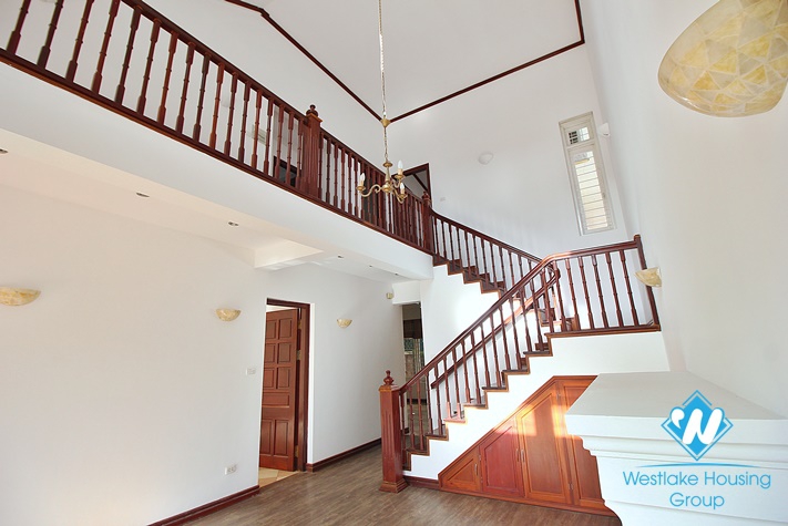 Beautiful garden house for rent in Au Co street, Tay Ho District, Ha Noi