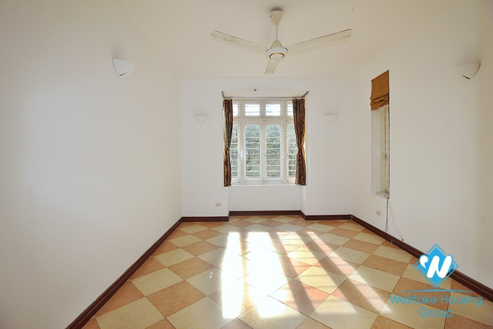 Beautiful garden house for rent in Au Co street, Tay Ho District, Ha Noi