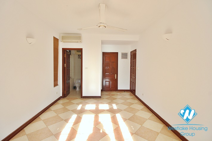 Beautiful garden house for rent in Au Co street, Tay Ho District, Ha Noi