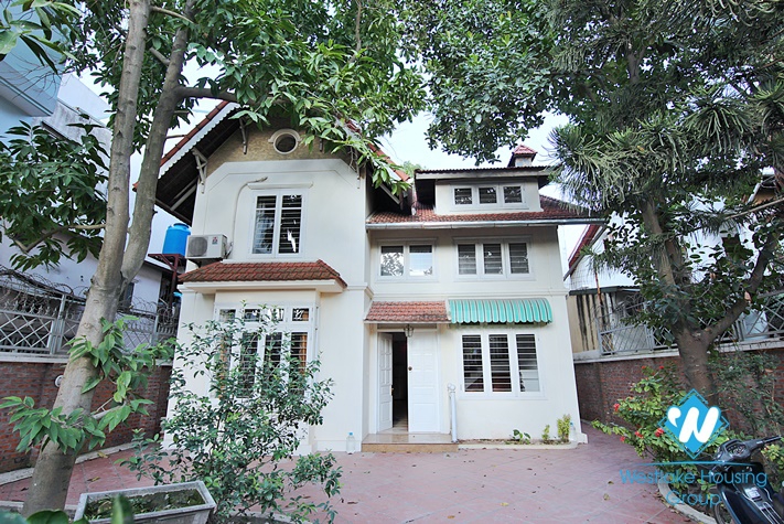 Beautiful garden house for rent in Au Co street, Tay Ho District, Ha Noi