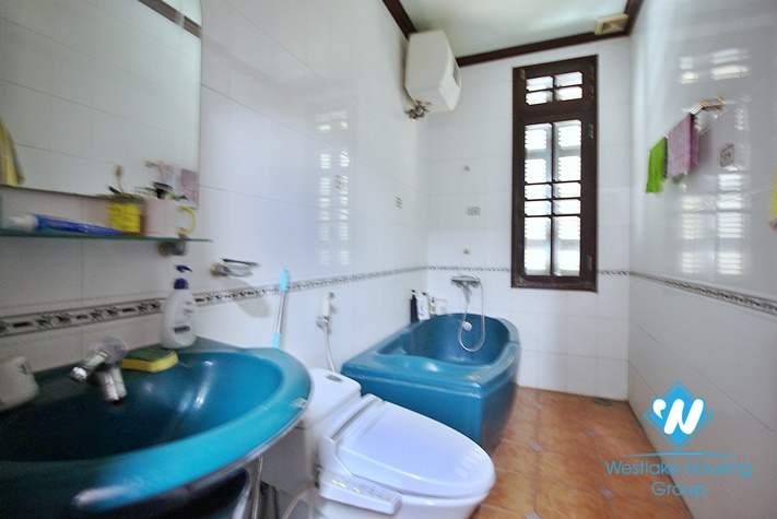 Big house with nice courtyard for rent in Tay Ho District 