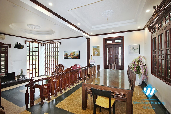Big house with nice courtyard for rent in Tay Ho District 