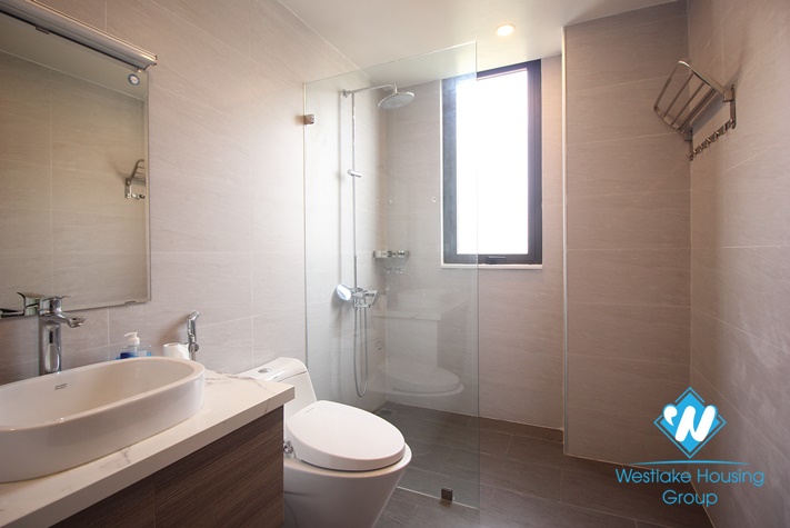 Modern spacious 2-bedroom apartment on Au Co