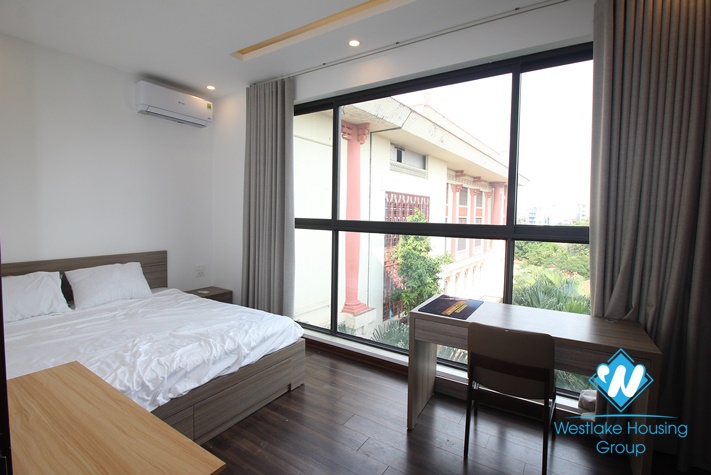 Modern spacious 2-bedroom apartment on Au Co