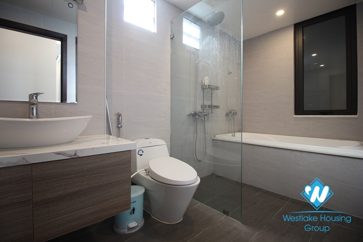 Modern spacious 2-bedroom apartment on Au Co