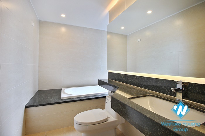 A bright and modern 1 bedroom apartment for rent in Xuan dieu, Tay ho