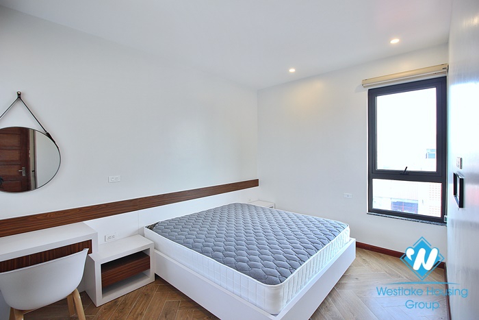 A bright and modern 1 bedroom apartment for rent in Xuan dieu, Tay ho