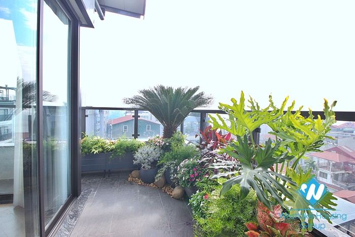 A bright and modern 1 bedroom apartment for rent in Xuan dieu, Tay ho