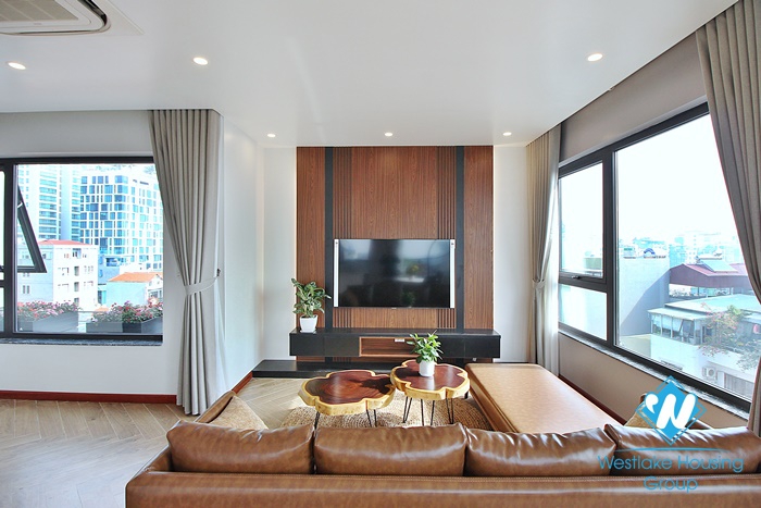 A bright and modern 1 bedroom apartment for rent in Xuan dieu, Tay ho