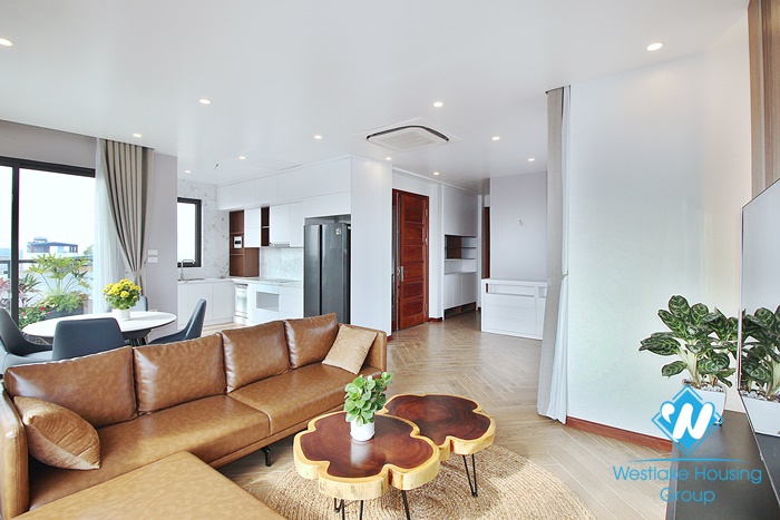A bright and modern 1 bedroom apartment for rent in Xuan dieu, Tay ho