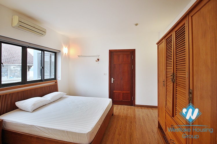 Lake view 2 beds apartment for rent in Tu Hoa street, Tay Ho